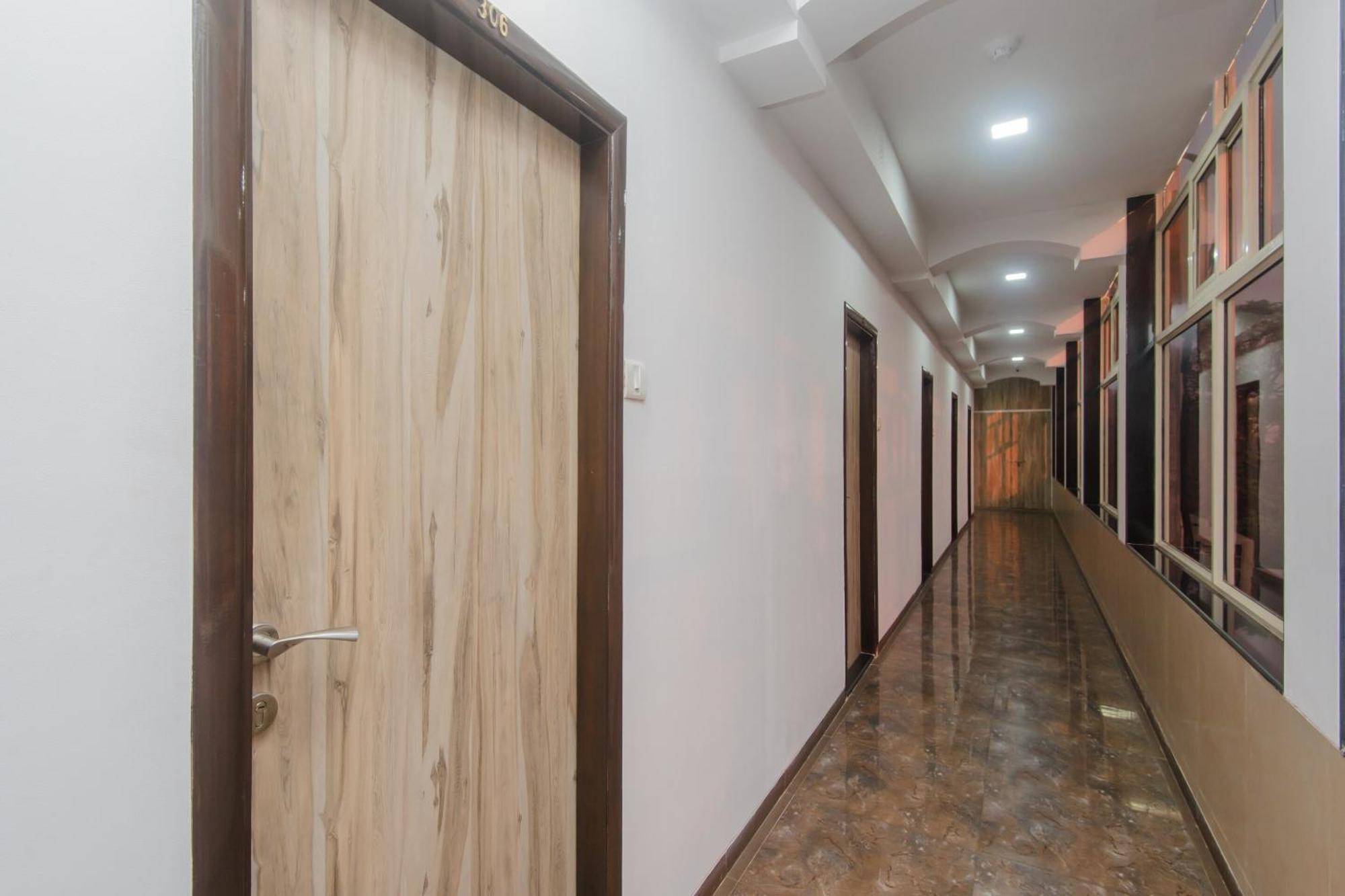 Super Hotel O Divine Residency Near Phoenix Marketcity Mumbai  Buitenkant foto